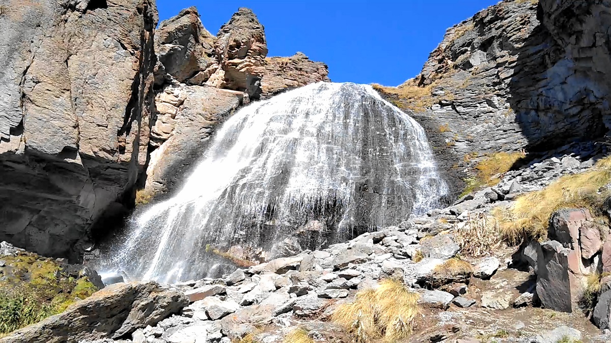 Водопад Девичьи косы в Приэльбрусье